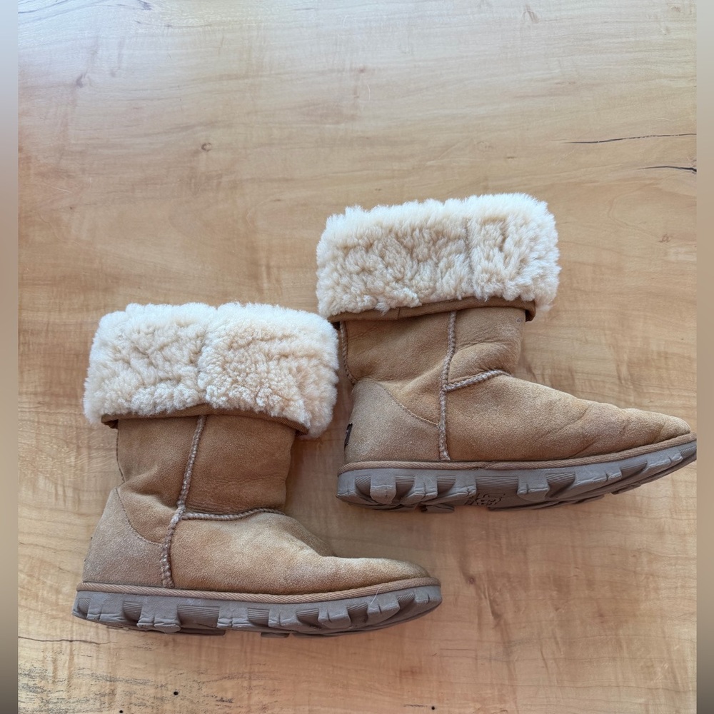 Ugg - Chestnut Shearling-Lined Boots Tall
